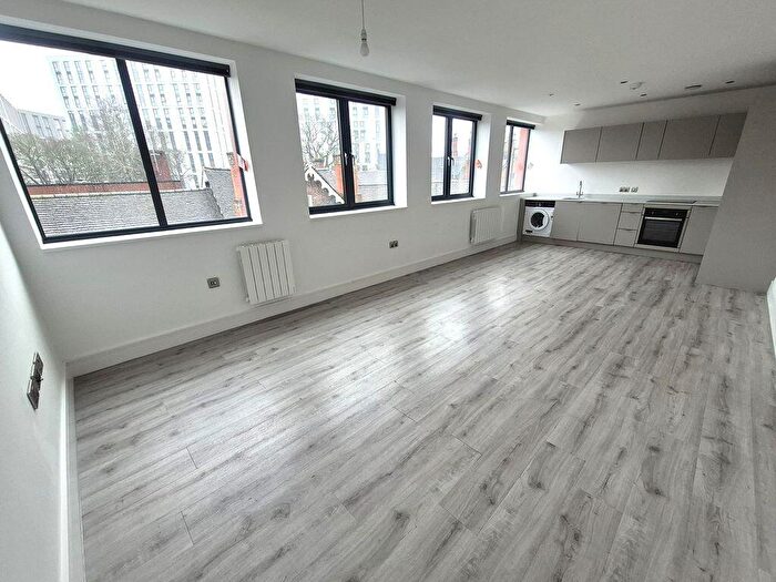 2 Bedroom Flat To Rent In Newland House, - Hagley Road, B16