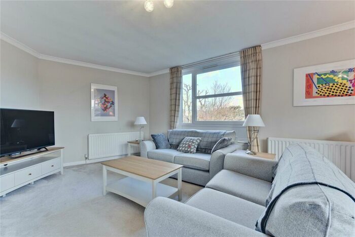 2 Bedroom Apartment To Rent In Heathside, Weybridge, Surrey, KT13