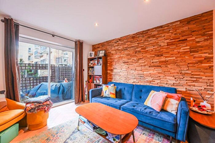 1 Bedroom Flat For Sale In Lamb Court, Tower Hamlets, London, E14