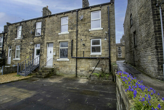 2 Bedroom End Of Terrace House To Rent In Keighley Road, Silsden, BD20