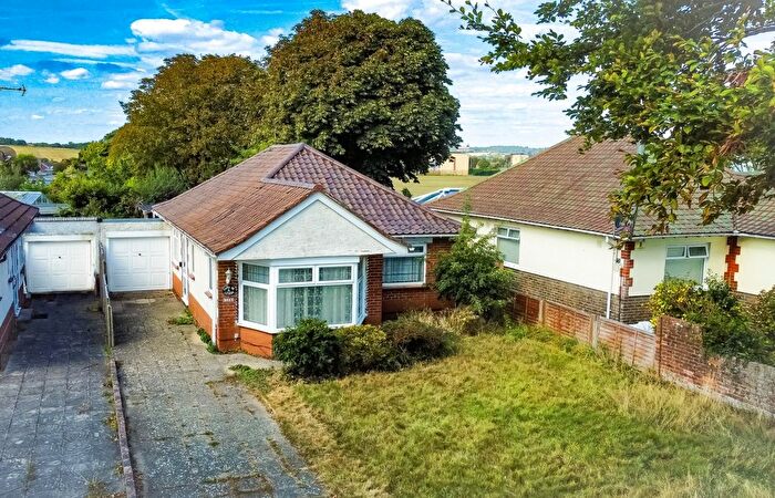 3 Bedroom Bungalow For Sale In Goring Way, Goring-By-Sea, BN12