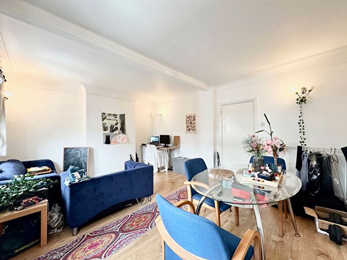 3 Bedroom Flat To Rent In Sefton Street, London, SW15