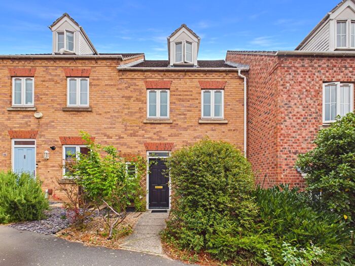 4 Bedroom Town House For Sale In Pavior Road, Nottingham, NG5