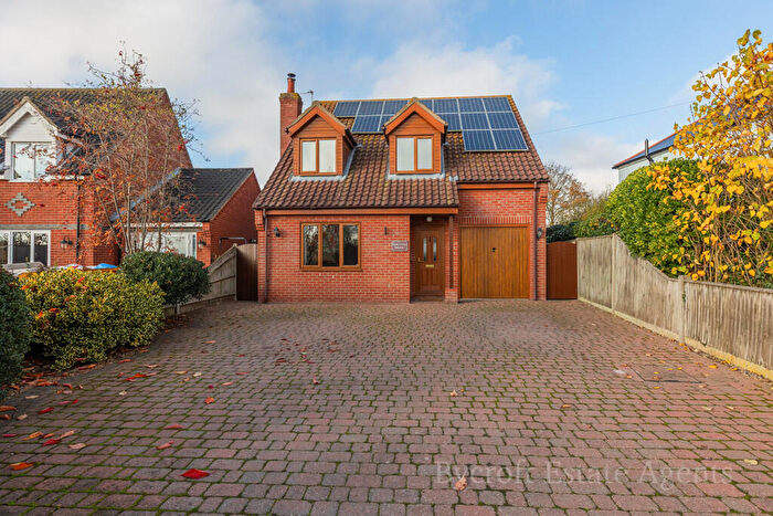 3 Bedroom Detached House For Sale In Mautby Lane, Runham, NR29