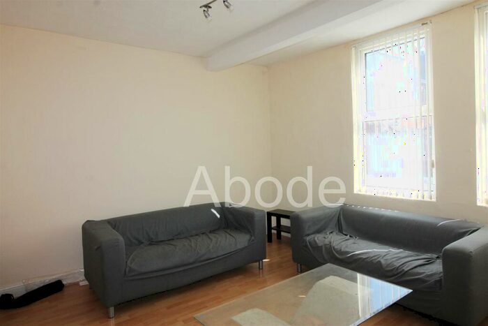 2 Bedroom Flat To Rent In Brudenell Grove, Hyde Park, Leeds, LS6