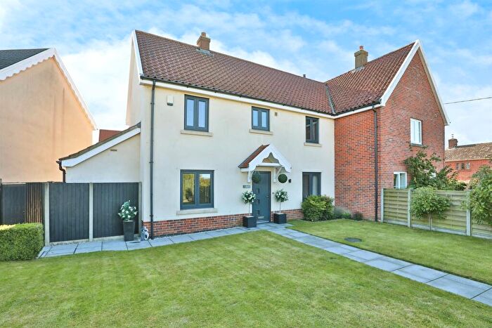 3 Bedroom Semi-Detached House For Sale In Long Stratton Road, Forncett St. Peter, Norwich, NR16
