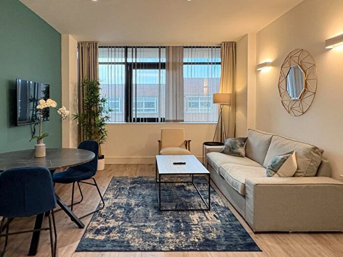 1 Bedroom Flat To Rent In Harlequin Avenue, Brentford, TW8