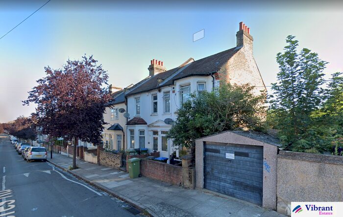 4 Bedroom Semi Detached House To Rent In Ceres Road, Plumstead, SE18