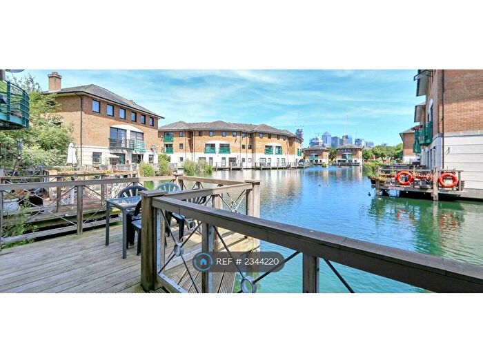 2 Bedroom Flat To Rent In Plover Way, London, SE16