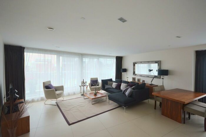 2 Bedroom Apartment To Rent In Bezier Apartments, City Road, Old Street, Shoreditch, London, EC1Y