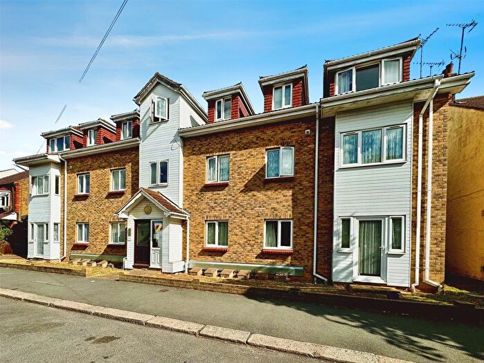 2 Bedroom Flat To Rent In South Avenue, Southend-On-Sea, SS2