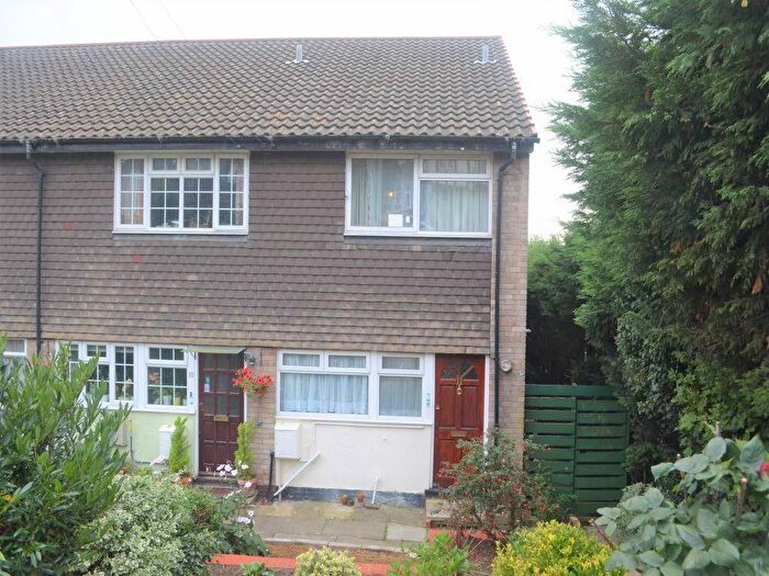 2 Bedroom End Of Terrace House For Sale In Wise Lane, Mill Hill, NW7