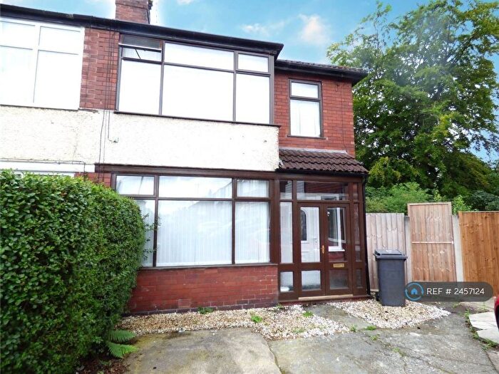 3 Bedroom Semi-Detached House To Rent In Woodlands, Failsworth, Manchester, M35