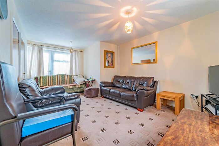 4 Bedroom House To Rent In Varden Croft, Birmingham, West Midlands, B5