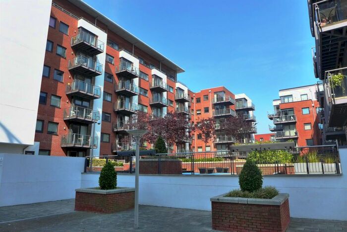 1 Bedroom Flat To Rent In Channel Way, Ocean Village, Southampton, SO14