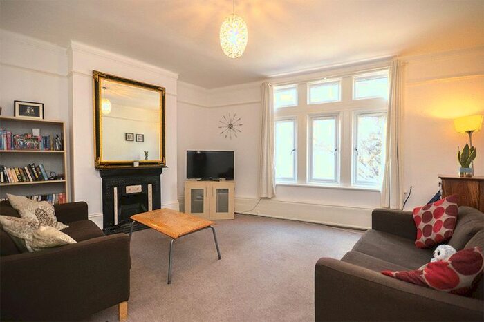 3 Bedroom Flat To Rent In Balham Hill, London, SW12