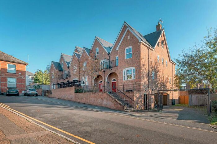 1 Bedroom Town House To Rent In Stuart Road, High Wycombe, HP13
