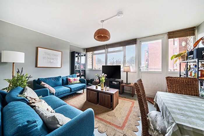 3 Bedroom Maisonette For Sale In Olney Road, London, SE17