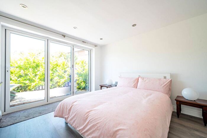 2 Bedroom Flat To Rent In Malden Road, New Malden, KT3