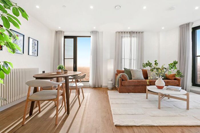 2 Bedroom Flat To Rent In Selbourne Road, London, E17