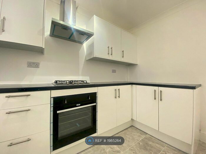 2 Bedroom Flat To Rent In Manor Park, London, E12