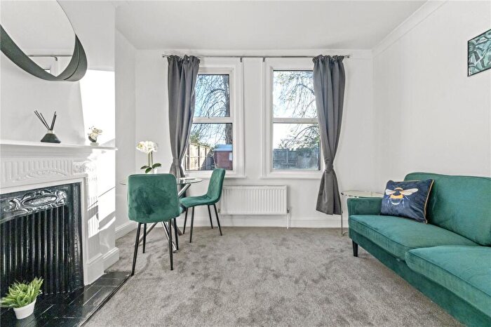 2 Bedroom Flat For Sale In Brettenham Road, London, E17