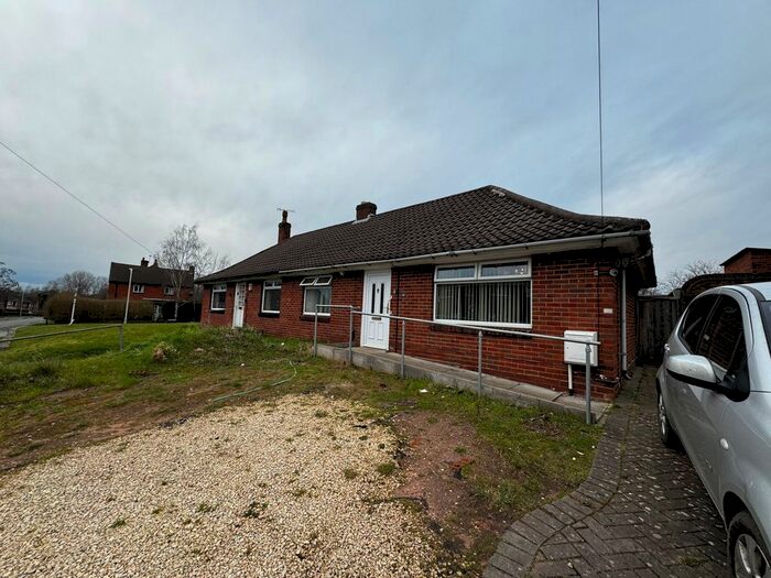 2 Bedroom Semi-Detached Bungalow To Rent In Kinfare Drive, Tettenhall Wood, Wolverhampton, WV6
