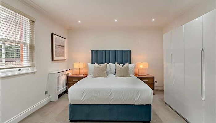 1 Bedroom Flat To Rent In Grosvenor Hill, Mayfair, London, W1K