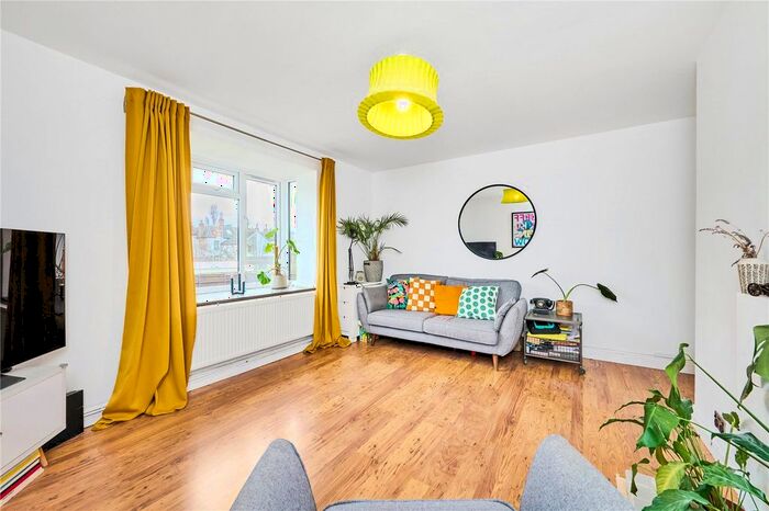 2 Bedroom Flat To Rent In Oakdale Road, London, SW16