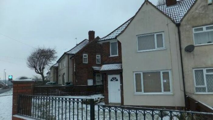 2 Bedroom Semi-Detached House To Rent In Winrose Drive, Leeds, LS10