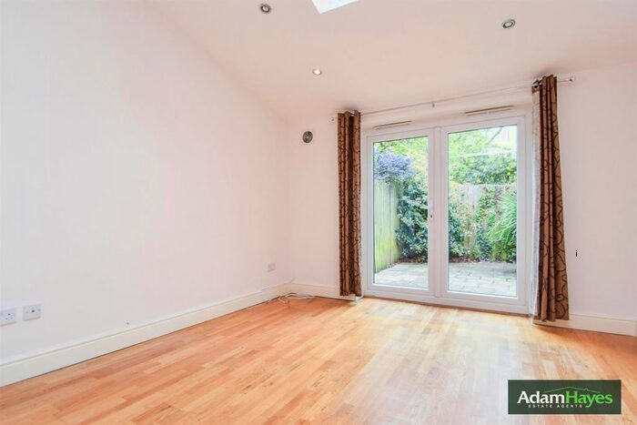 1 Bedroom Flat To Rent In Cornwall Avenue, Finchley Central, N3
