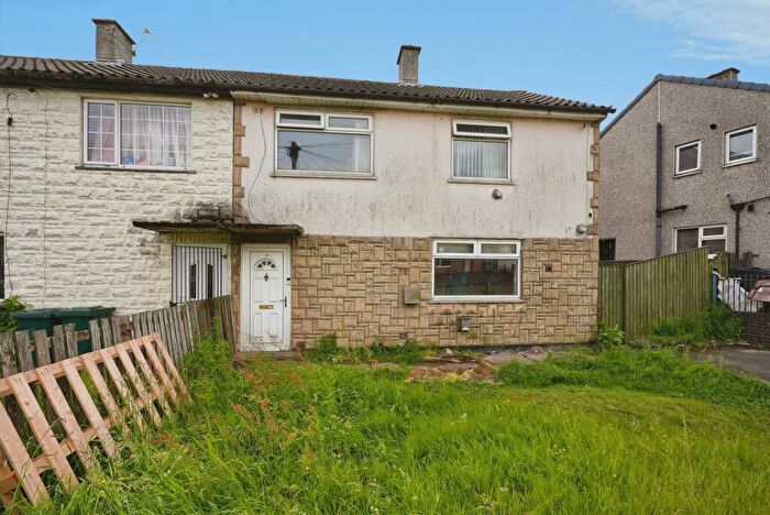 3 Bedroom Semi-Detached House For Sale In Lymington Drive, Bradford, BD4