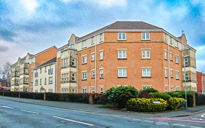2 Bedroom Flat For Sale In Carrfield, Hyde, Greater Manchester, SK14