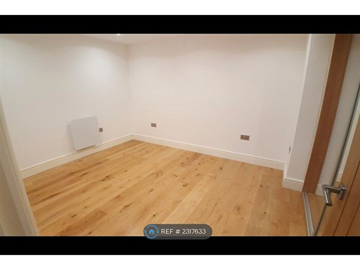 2 Bedroom Flat To Rent In Addington Road, South Croydon, CR2