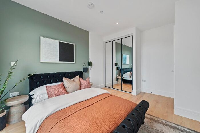 1 Bedroom Apartment To Rent In - Pyrcroft Road Chertsey, KT16