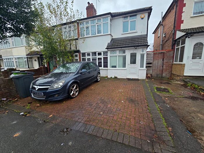 4 Bedroom Semi Detached House To Rent In Kenilworth Gardens, Hayes, UB4