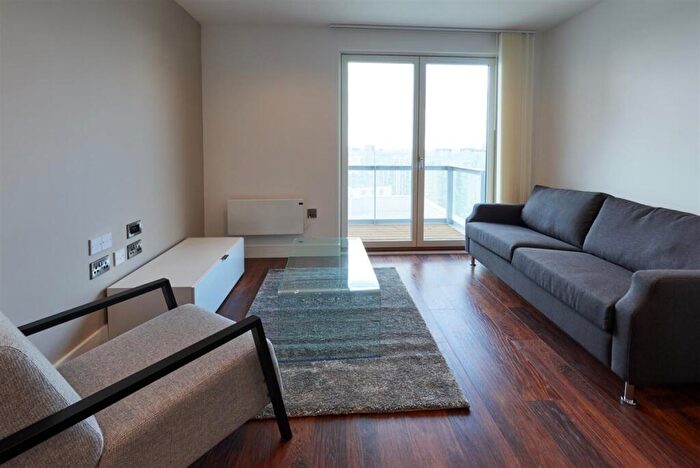 2 Bedroom Apartment To Rent In New Bridge Street Salford, M3