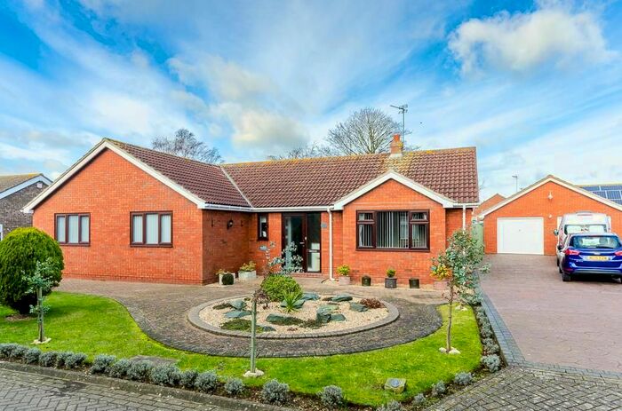4 Bedroom Detached Bungalow For Sale In South Park, Roos, Hull, HU12