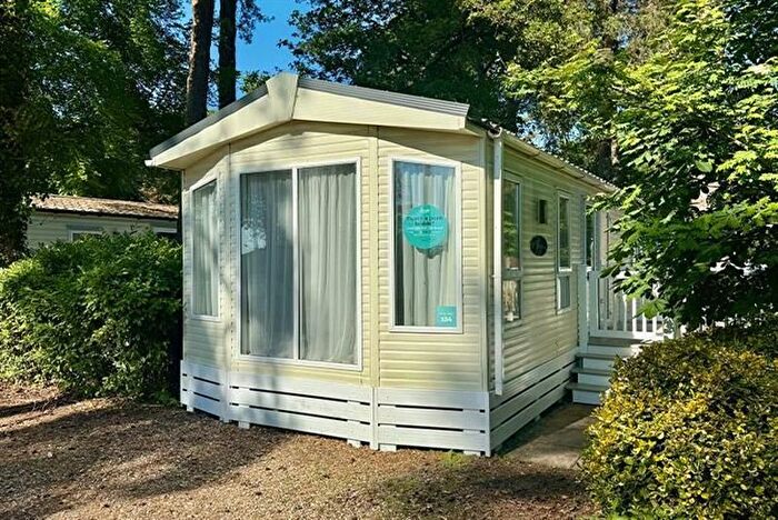 2 Bedroom Mobile/park Home For Sale In Fordingbridge, SP6