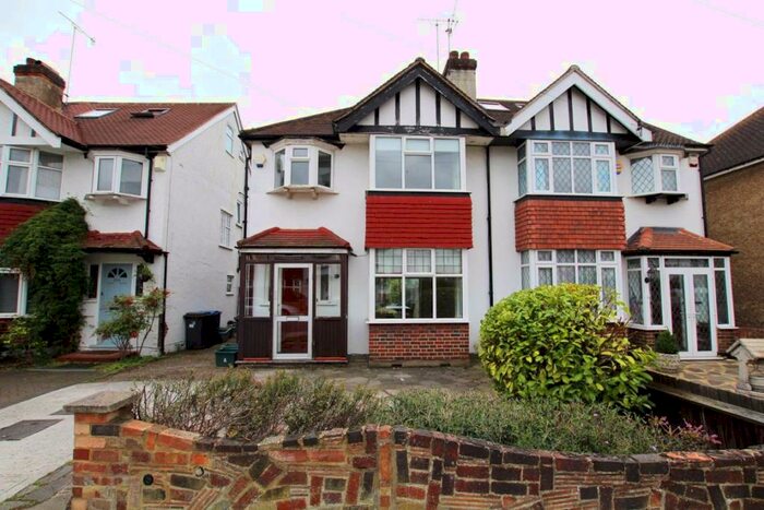 3 Bedroom House To Rent In Latchmere Road, Kingston, KT2