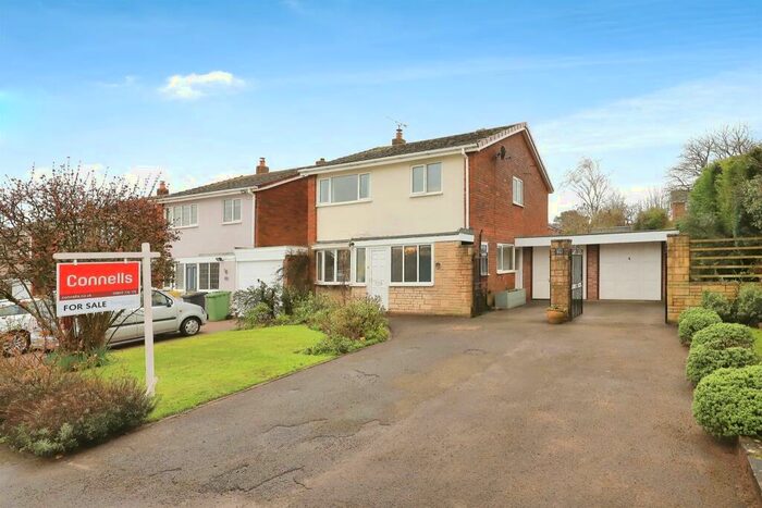 3 Bedroom Detached House For Sale In White Oak Drive, Bishops Wood, Stafford, ST19