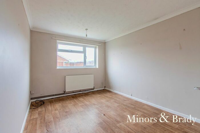 2 Bedroom Detached Bungalow For Sale In Hopton Gardens, Hopton, Great Yarmouth, NR31