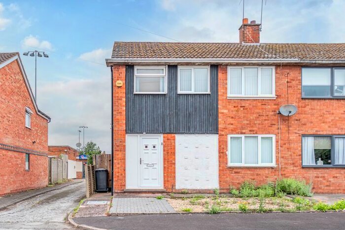 3 Bedroom End Of Terrace House To Rent In Birmingham Road, Bromsgrove, B61