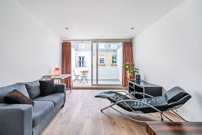 3 Bedroom Mews To Rent In Ruston Mews, Notting Hill, London, W11