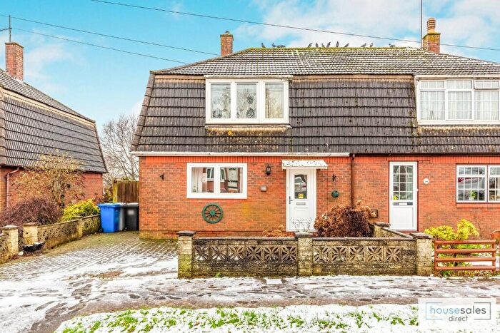 3 Bedroom Semi-Detached House For Sale In Sussex Road, Kettering, Northamptonshire, NN15