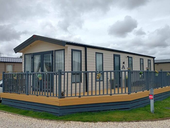 2 Bedroom Lodge For Sale In Street Lane, Bubwith, DN14