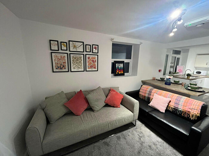 7 Bedroom Terraced House To Rent In Prospect Street, Plymouth, PL4