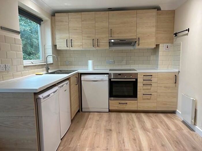 2 Bedroom Flat To Rent In Greenlands Road, Staines-Upon-Thames, TW18