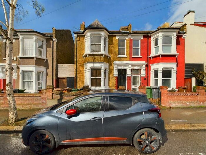 3 Bedroom Semi-Detached House To Rent In Hatherley Road, Walthamstow, London, E17