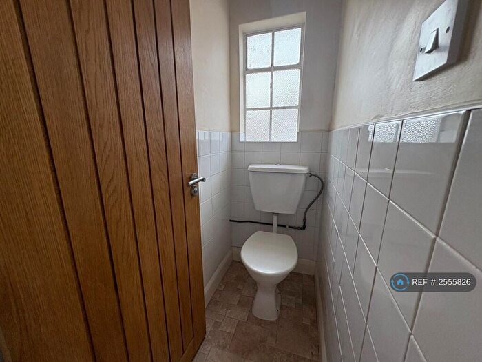 4 Bedroom Semi-Detached House To Rent In Vicars Close, Enfield, EN1